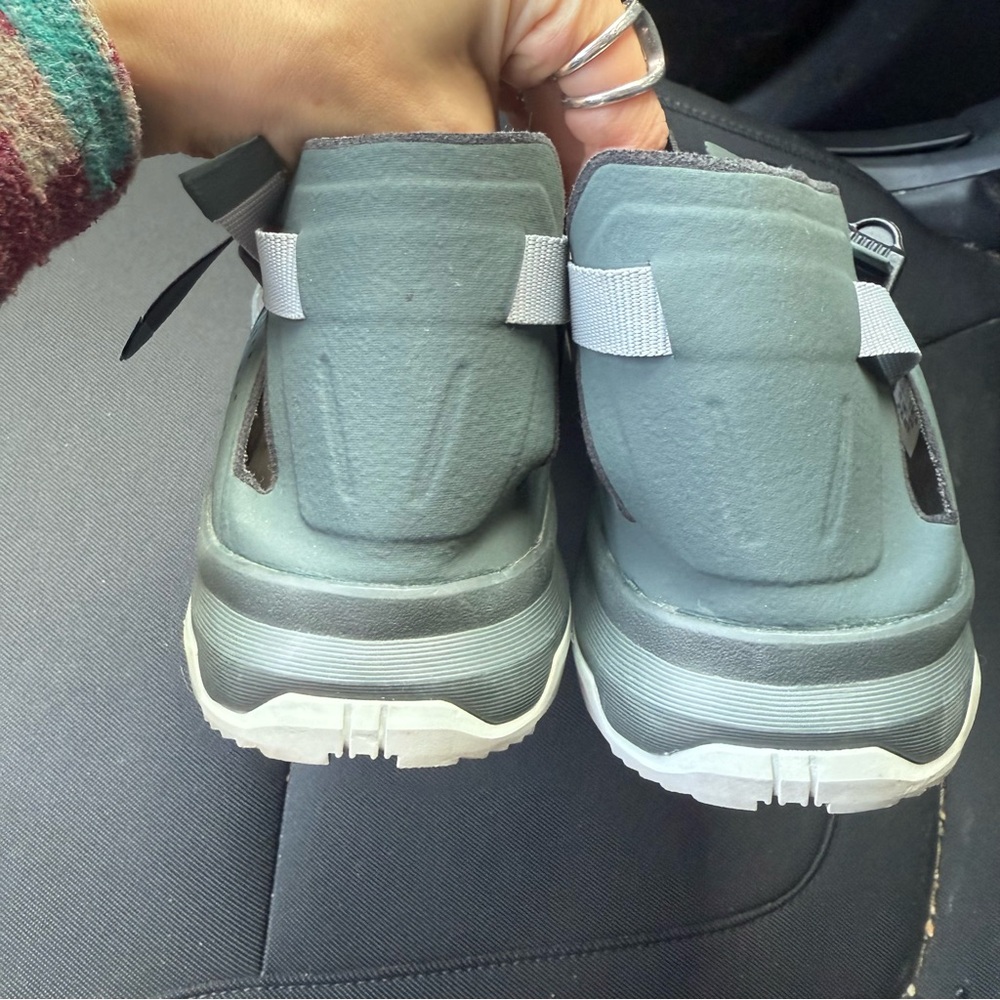 Salomon men’s Blue and Gray Sandals size 12 - Picture 4 of 5